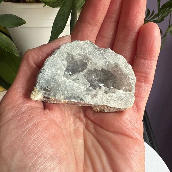 Natural Sugar Quartz‎ Geode - Picture 2 of 12